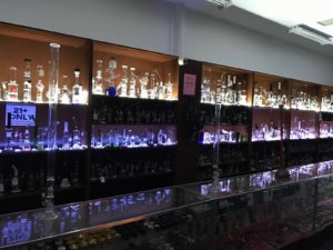 glass-pipes-vaporizers-ecigarettes-smoke-shop-in-Kansas-City